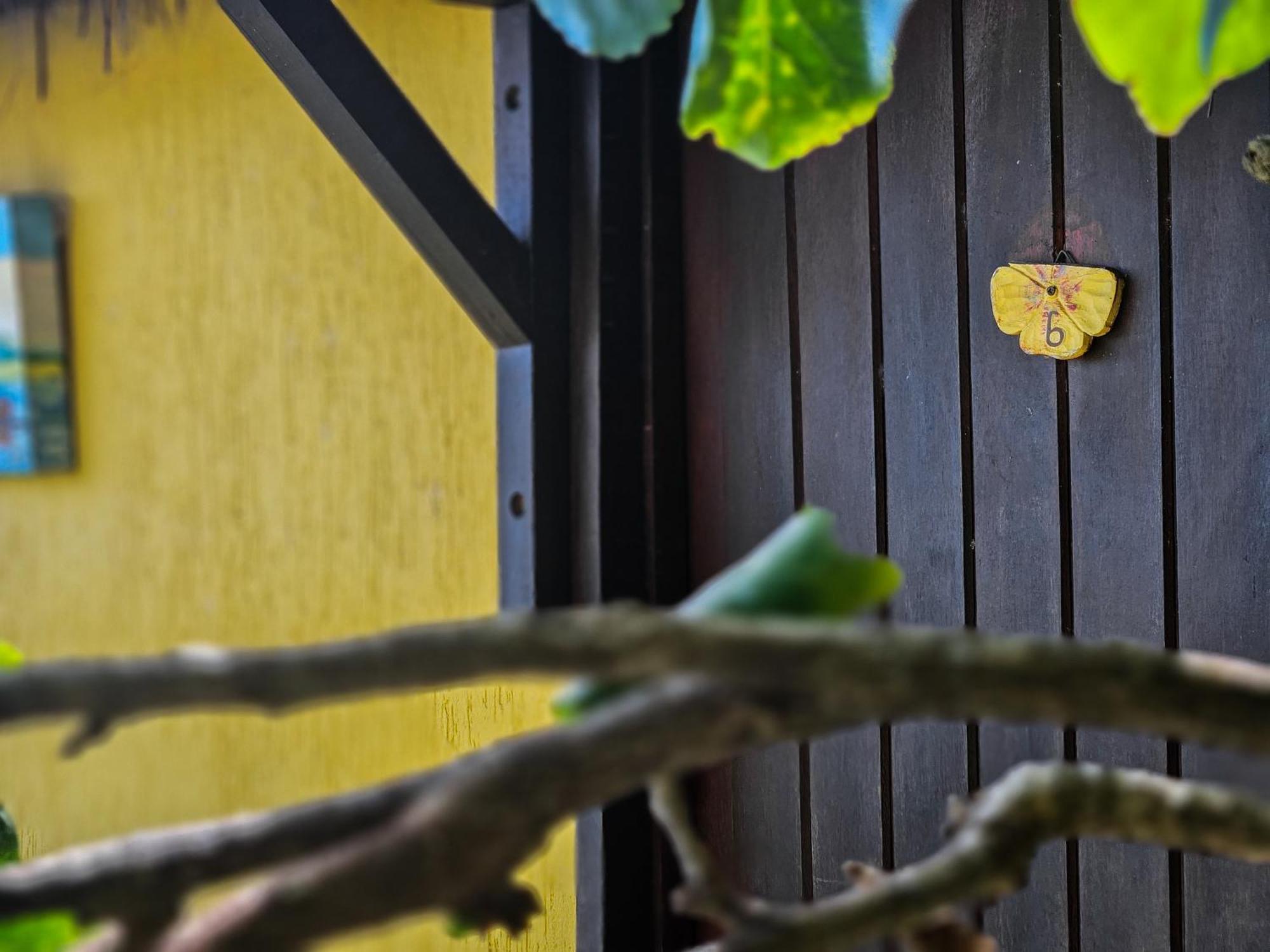 Bella Vista Ocean View Hotel Armacao dos Buzios Exterior photo A yellow butterfly on a wall