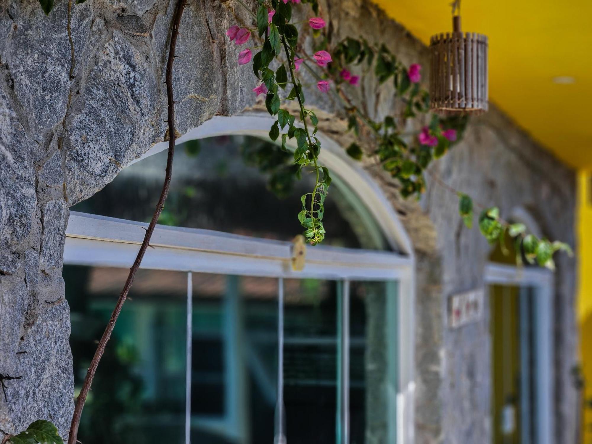 Bella Vista Ocean View Hotel Armacao dos Buzios Exterior photo A window in the house