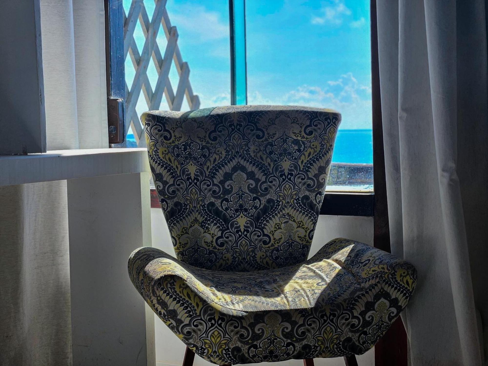 Bella Vista Ocean View Hotel Armacao dos Buzios Exterior photo A chair in a hotel room
