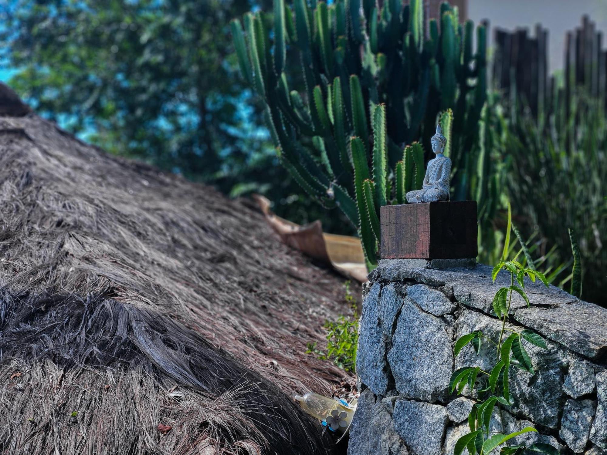Bella Vista Ocean View Hotel Armacao dos Buzios Exterior photo A stone wall in the village