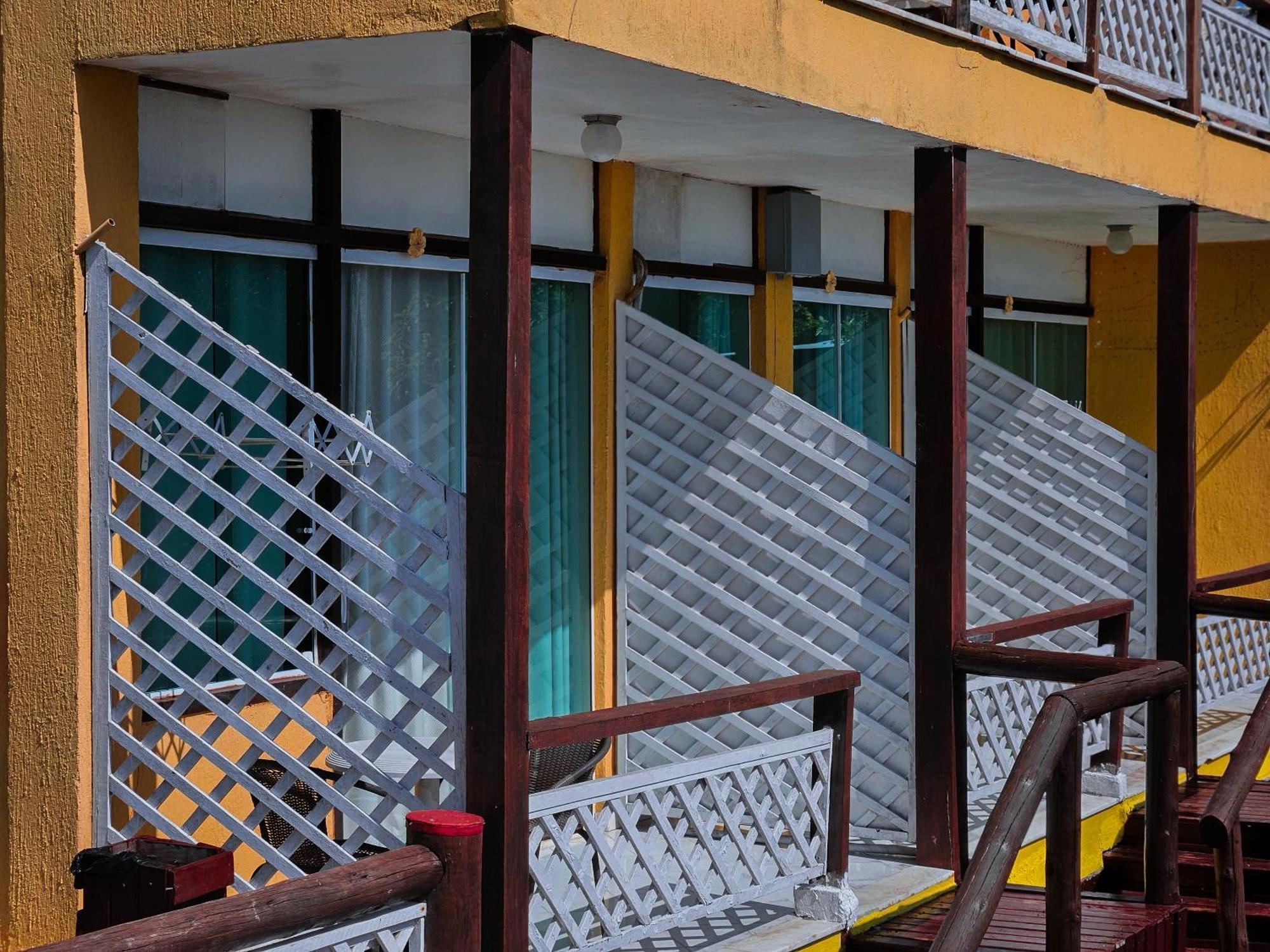 Bella Vista Ocean View Hotel Armacao dos Buzios Exterior photo A window grill