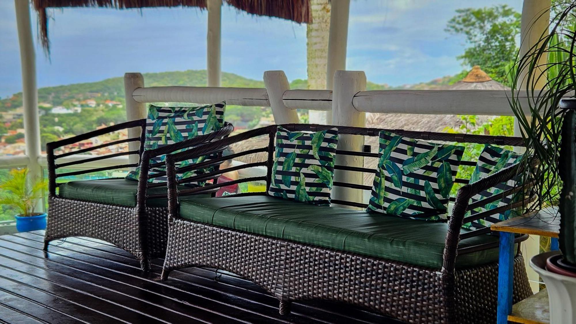 Bella Vista Ocean View Hotel Armacao dos Buzios Exterior photo A rattan sofa